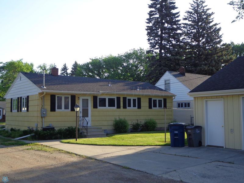 1315 11th Ave N, Moorhead, MN 56560