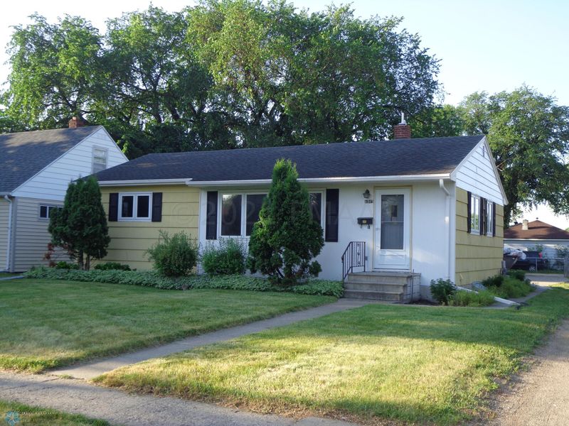 1315 11th Ave N, Moorhead, MN 56560