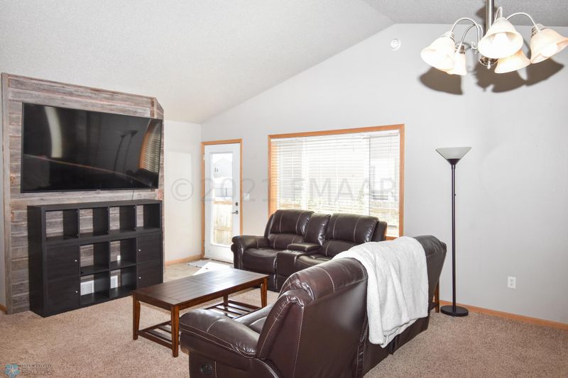 1129 37th Ave S, Moorhead, MN 56560