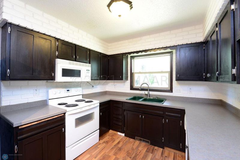 803 7 Ave SE, Barnesville, MN 56514