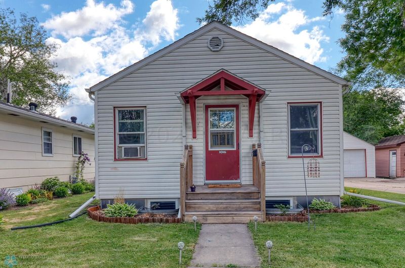 1016 14th St N, Moorhead, MN 56560