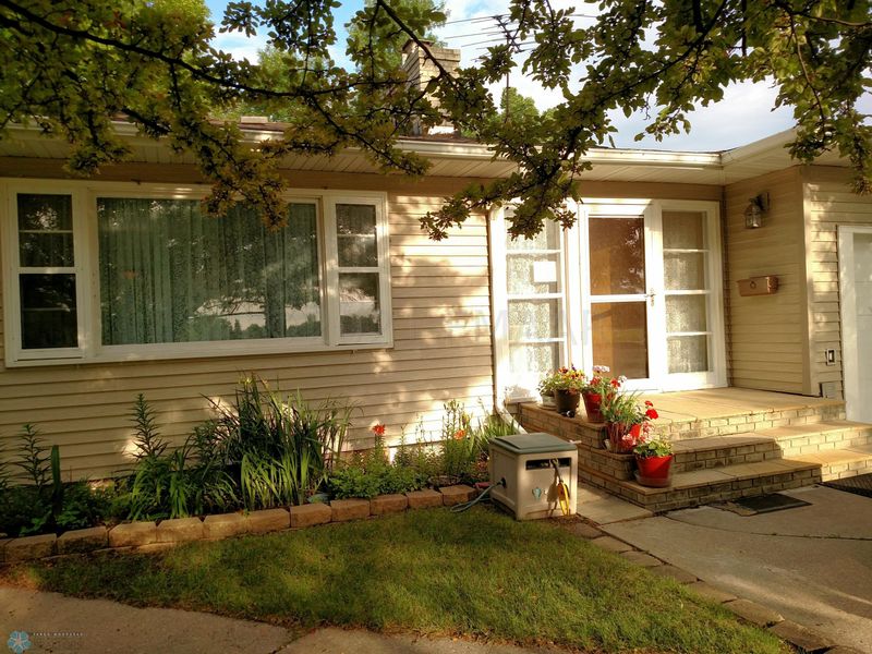 1715 8th St S, Moorhead, MN 56560
