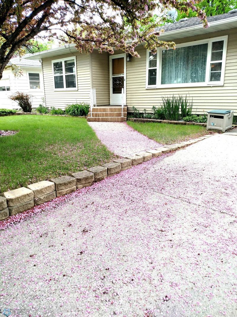 1715 8th St S, Moorhead, MN 56560
