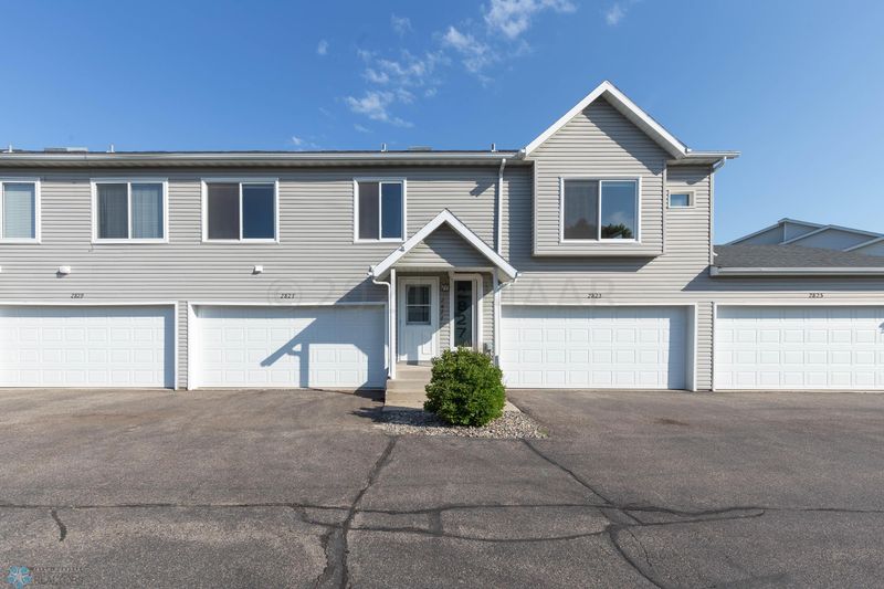 2827 32nd St S, Moorhead, MN 56560