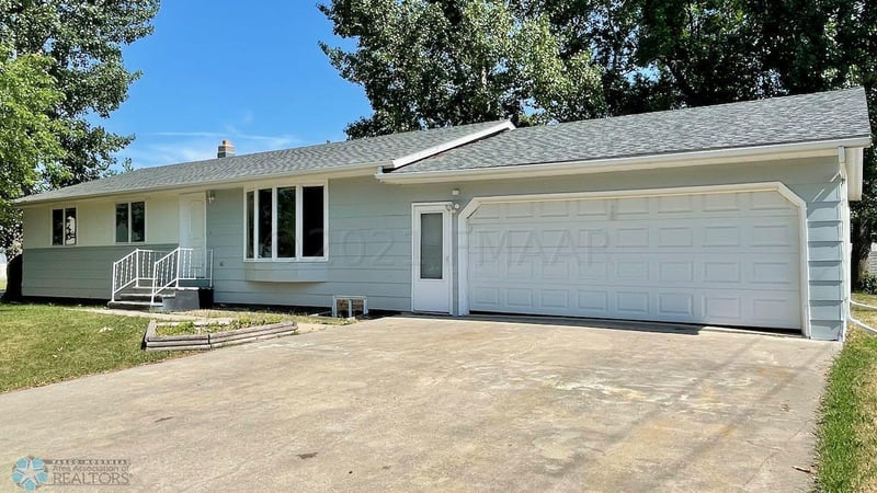 101 Garfield Ave, Shelly, MN 56581