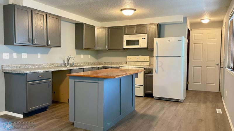 101 Garfield Ave, Shelly, MN 56581