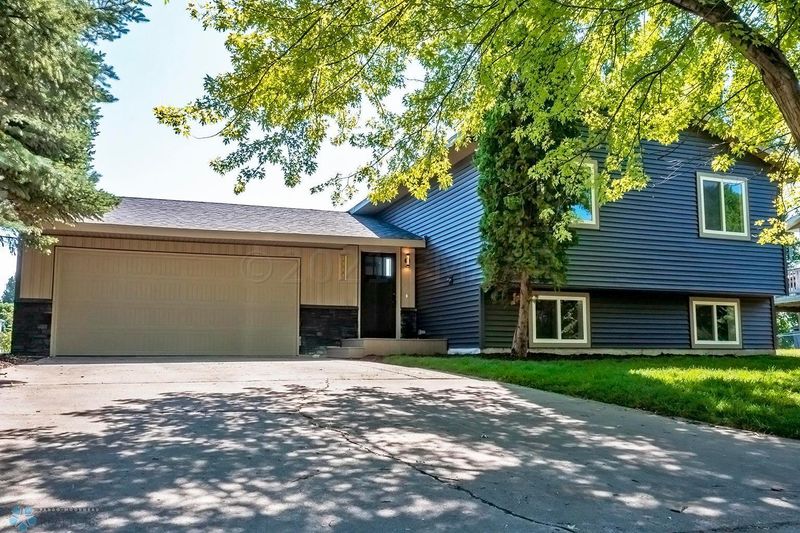 3029 16th Ave S, Moorhead, MN 56560