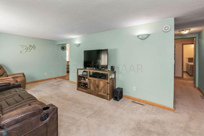 409 17th St N, Moorhead, MN 56560