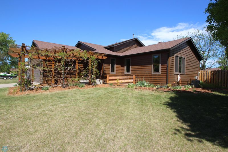 3220 22nd St S, Moorhead, MN 56560