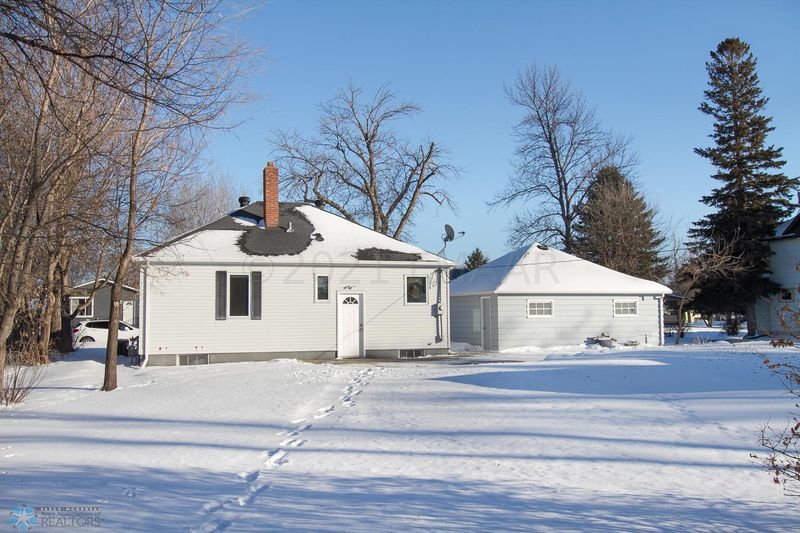 707 4 St SE, Barnesville, MN 56514