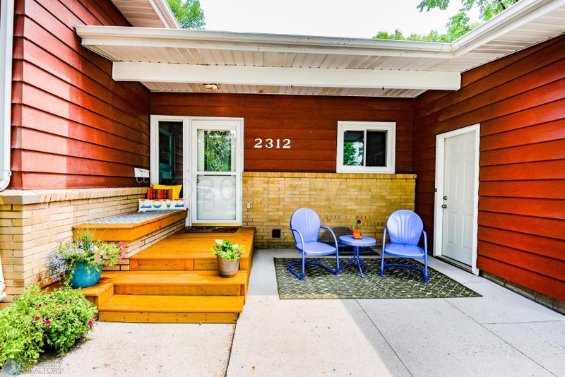2312 6th St S, Moorhead, MN 56560