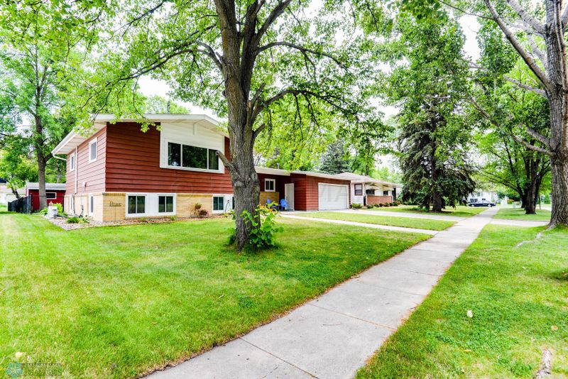 2312 6th St S, Moorhead, MN 56560