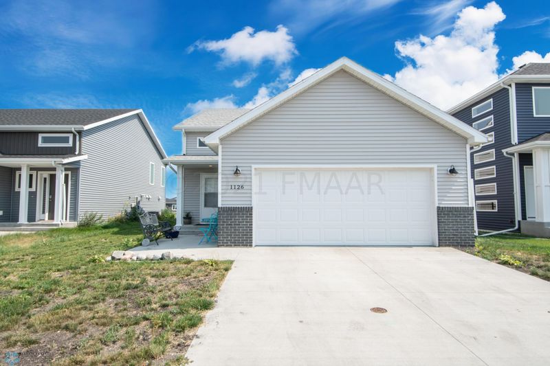 1126 Lilac Ln S, Moorhead, MN 56560