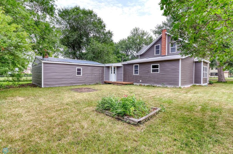 517 Eglon Ave S, Glyndon, MN 56547