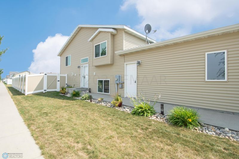 4544 Meadows Ln, Moorhead, MN 56560