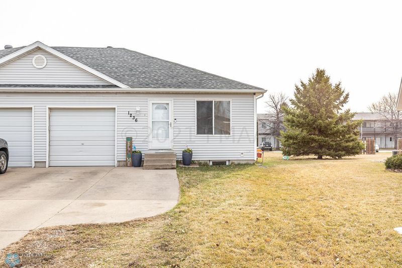 1236 32nd Street Cir S, Moorhead, MN 56560
