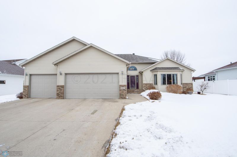 3639 Westmoor Dr, Moorhead, MN 56560