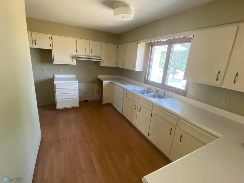 416 E Norman Ave, Shelly, MN 56581