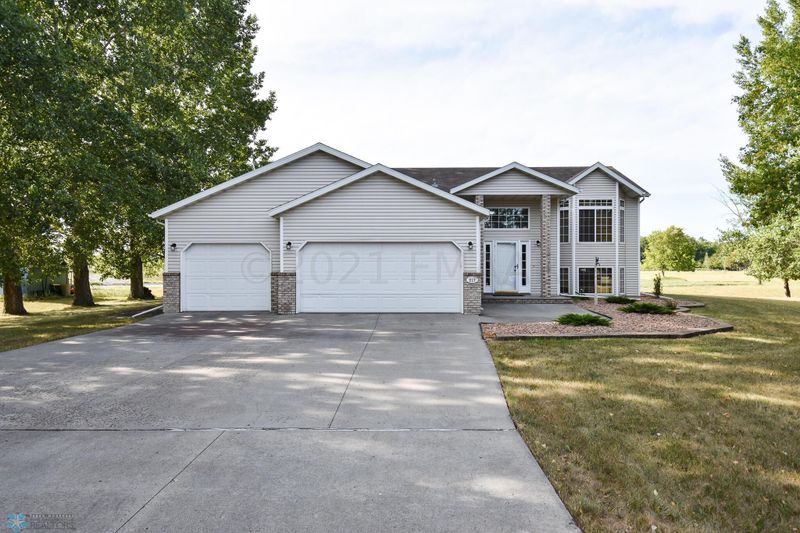 217 65th Ave N, Moorhead, MN 56560
