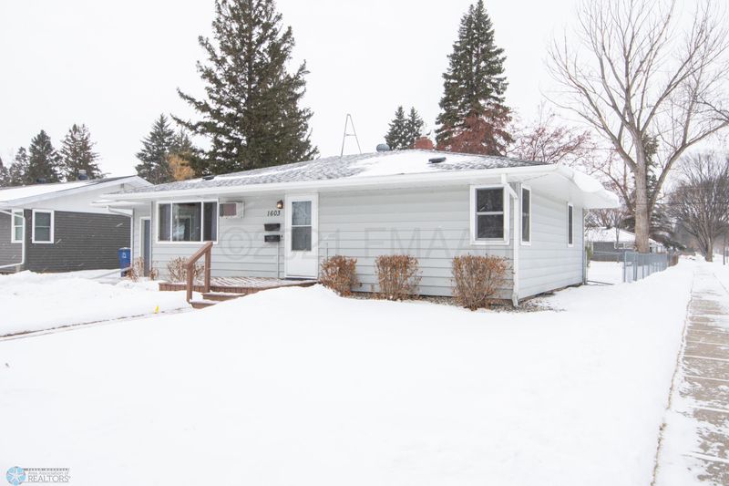 1603 17th St S, Moorhead, MN 56560