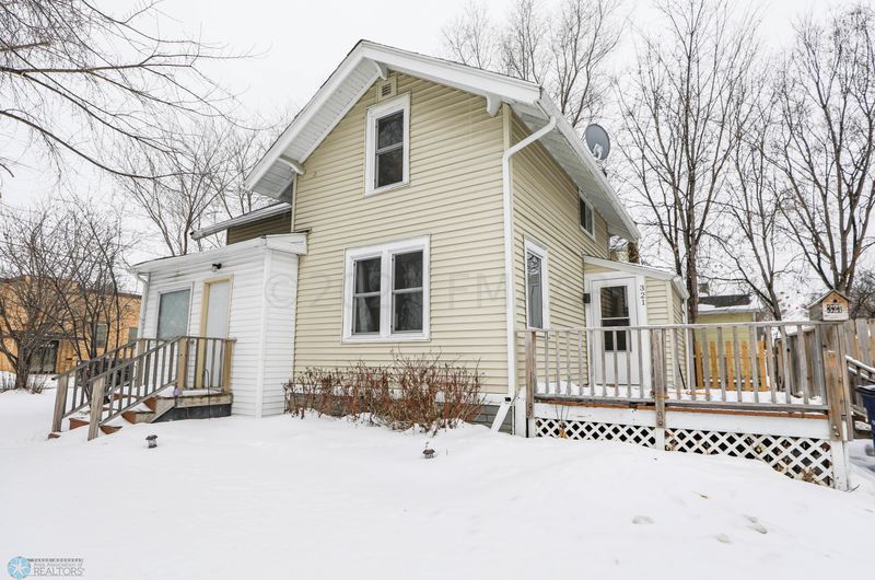 321 11th St S, Moorhead, MN 56560