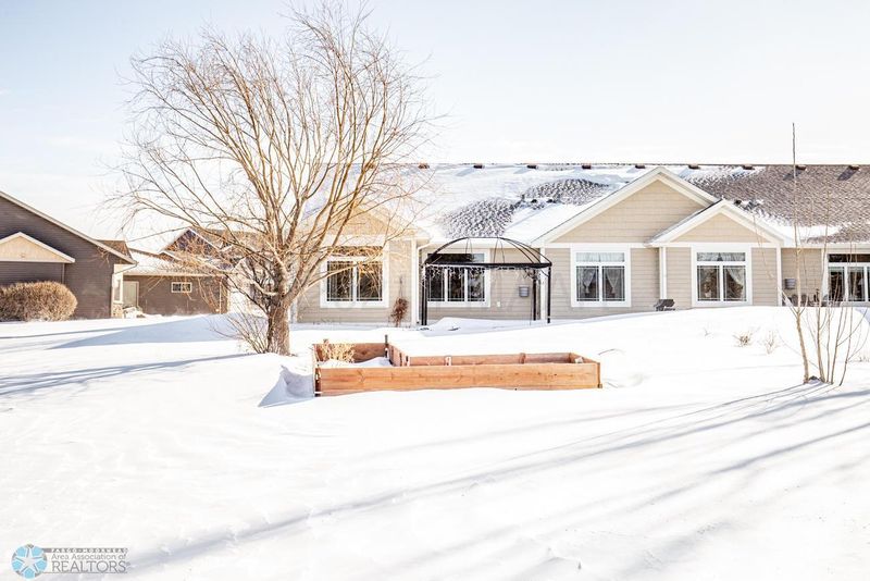 4009 39th St S, Moorhead, MN 56560