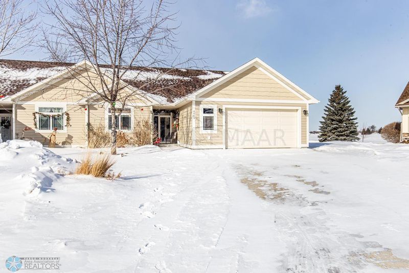 4009 39th St S, Moorhead, MN 56560