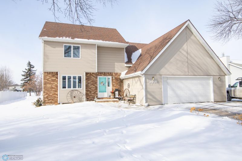 2401 Fairway Dr, Moorhead, MN 56560