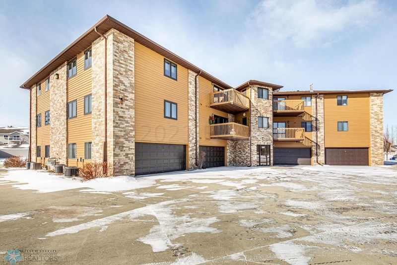 3201 14 St S #203, Moorhead, MN 56560