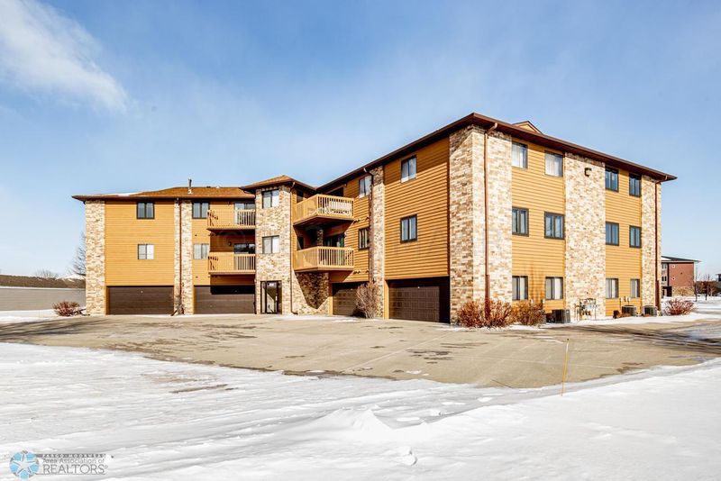 3201 14 St S #203, Moorhead, MN 56560