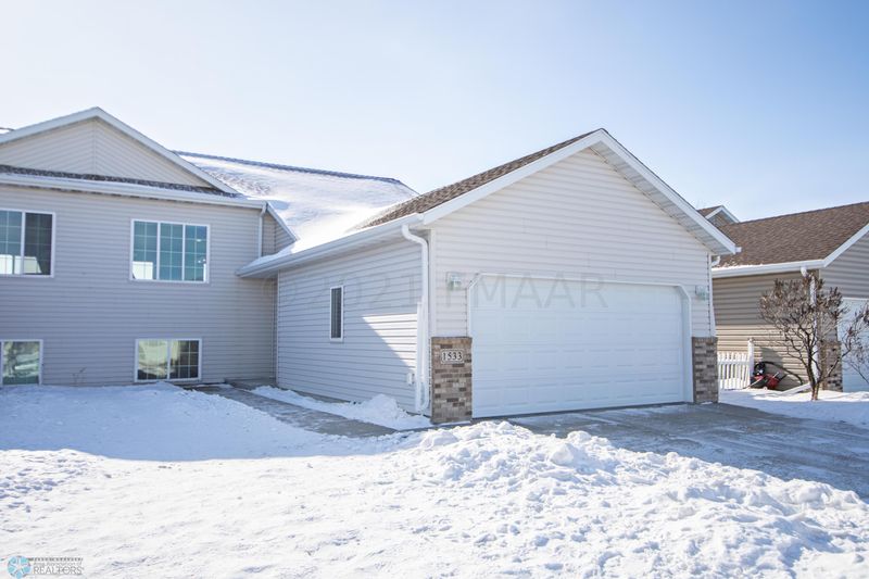 1533 34th Ave S, Moorhead, MN 56560