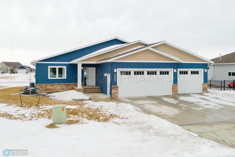 1141 Lilac Ln S, Moorhead, MN 56560