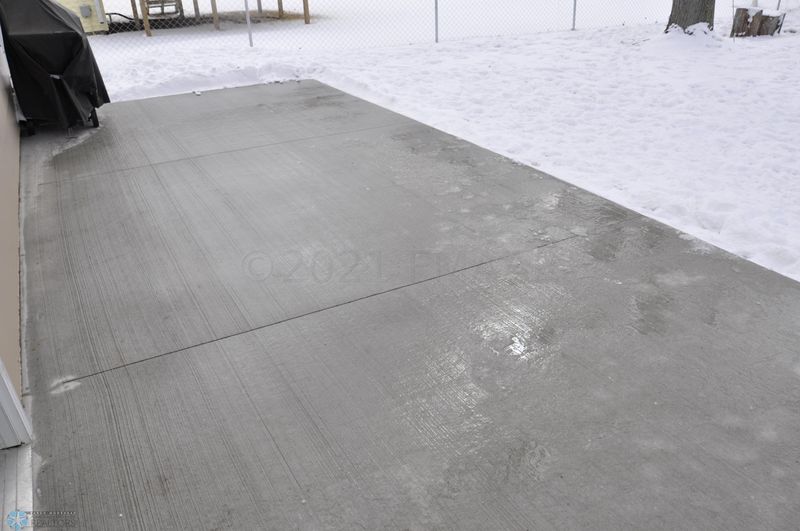 647 Appletree Ln, Moorhead, MN 56560
