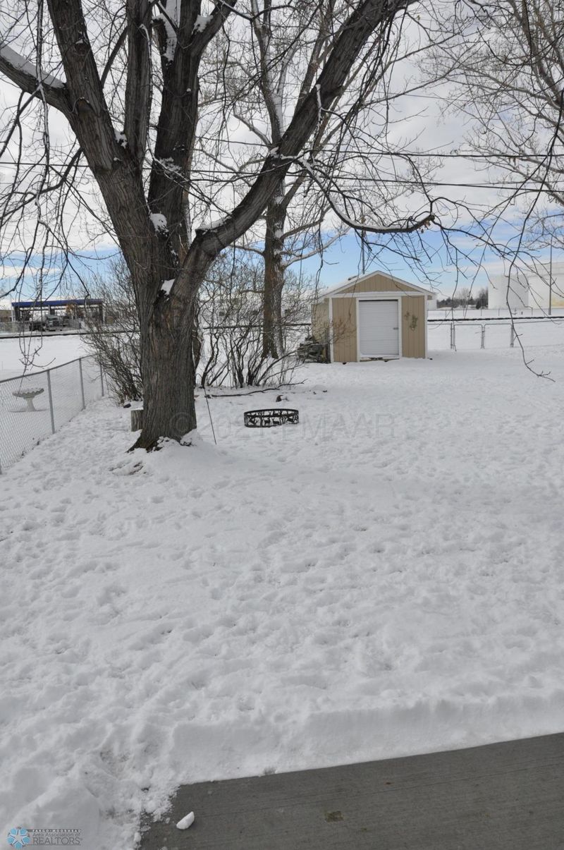 647 Appletree Ln, Moorhead, MN 56560