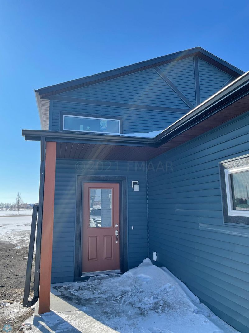 3205 39th Ave S, Moorhead, MN 56560