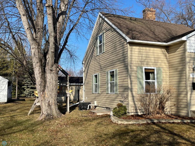 517 8th St N, Breckenridge, MN 56520