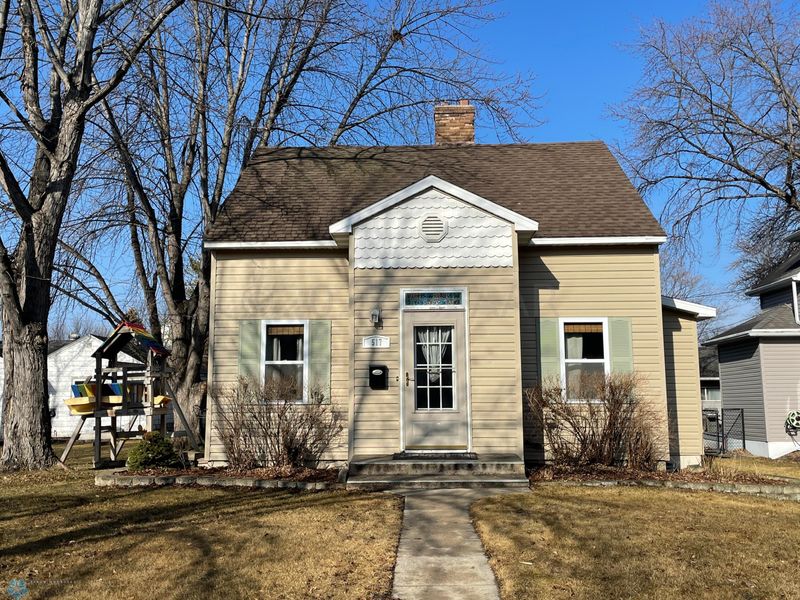 517 8th St N, Breckenridge, MN 56520
