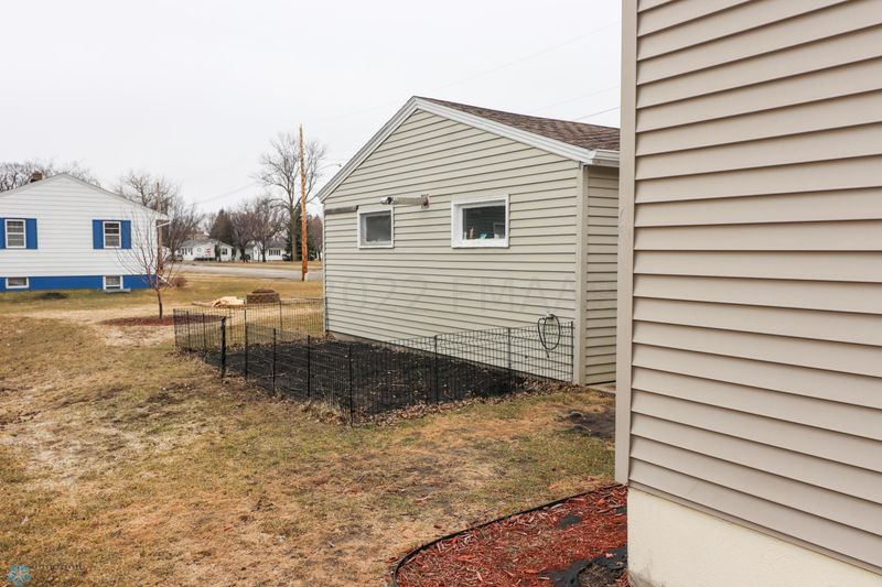 723 14th St N, Moorhead, MN 56560