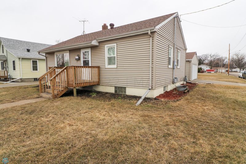723 14th St N, Moorhead, MN 56560