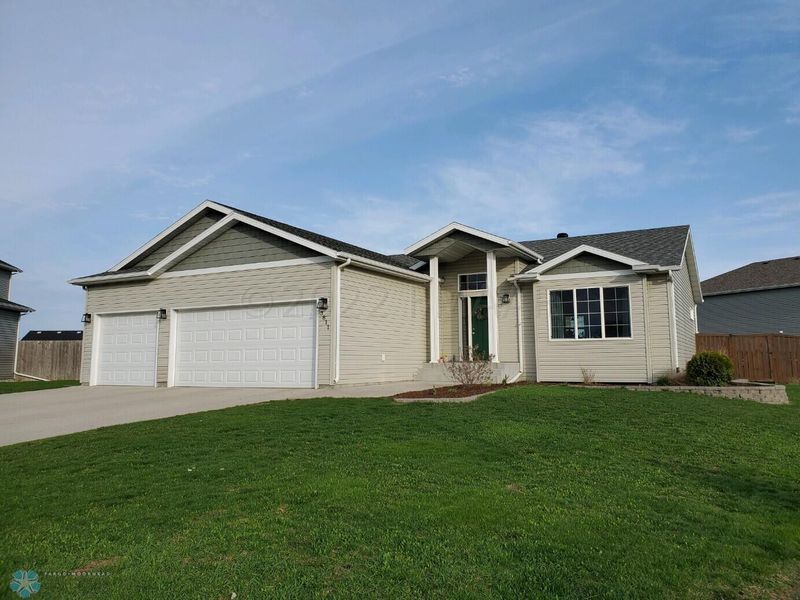 3811 15th St S, Moorhead, MN 56560
