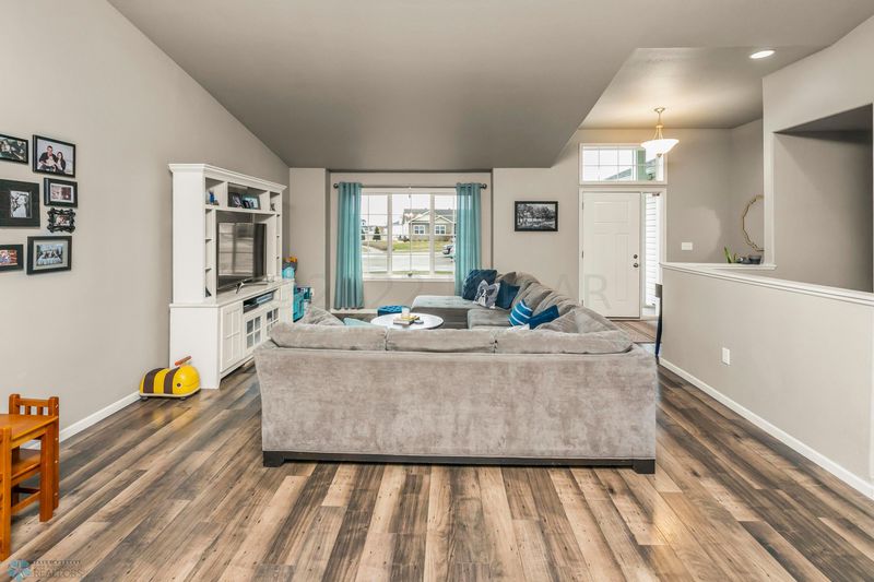 3811 15th St S, Moorhead, MN 56560