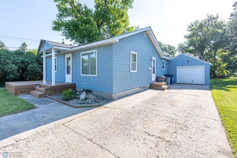 218 15th St N, Moorhead, MN 56560
