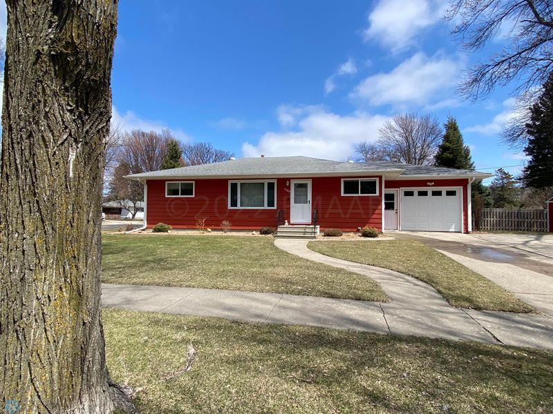 1506 13th St S, Moorhead, MN 56560