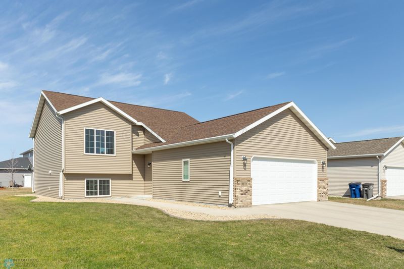 3111 26th St S, Moorhead, MN 56560