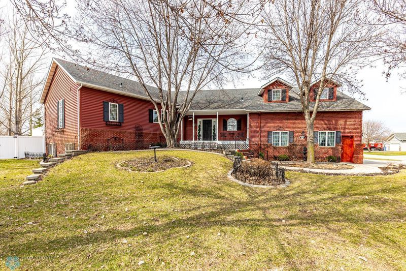 706 Nicole Ln, Dilworth, MN 56529