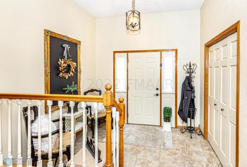 706 Nicole Ln, Dilworth, MN 56529