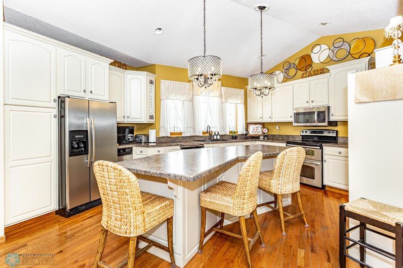 706 Nicole Ln, Dilworth, MN 56529