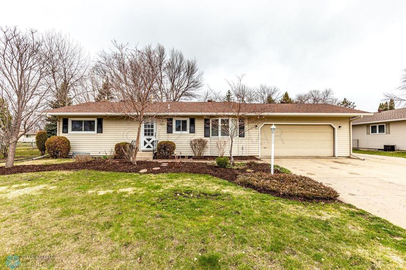 2602 Walnut Cir, Moorhead, MN 56560