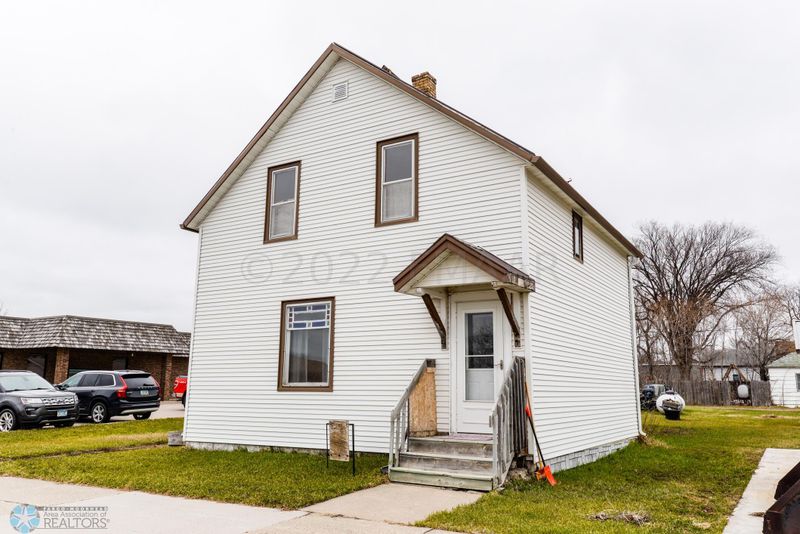 326 2nd Ave W, Halstad, MN 56548