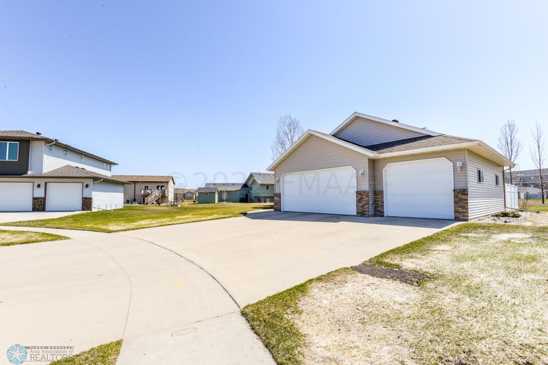 4110 9th St S, Moorhead, MN 56560